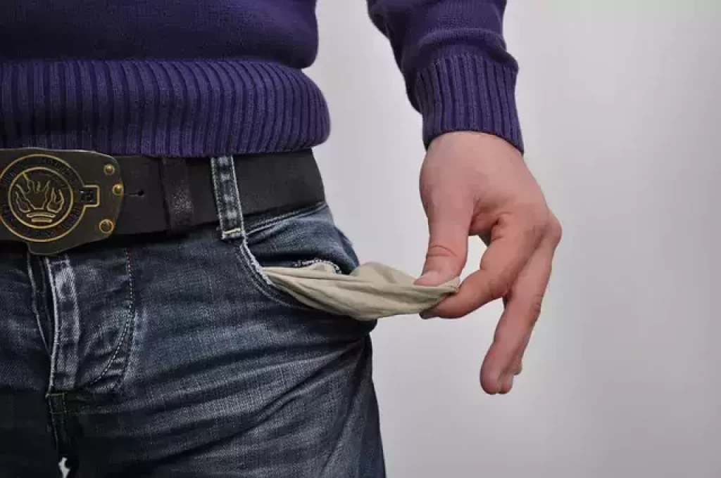 Aggódnak a fiatalok a pénzügyek miatt – online verseny indul középiskolásoknak